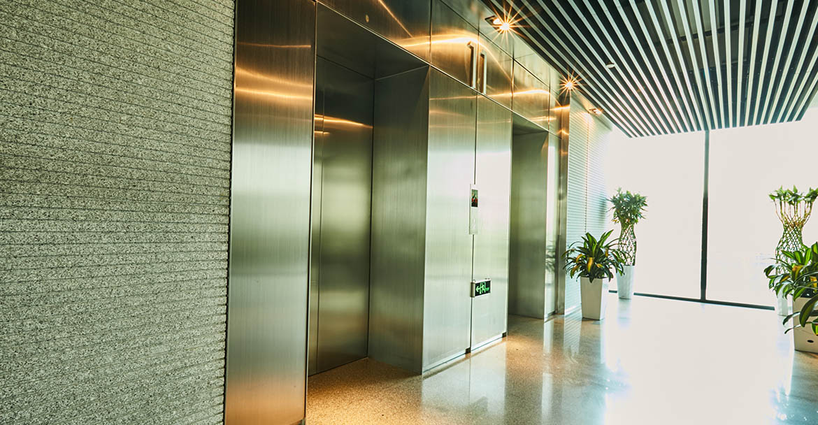 新法规出台：12层以上住宅最少安装两部电梯